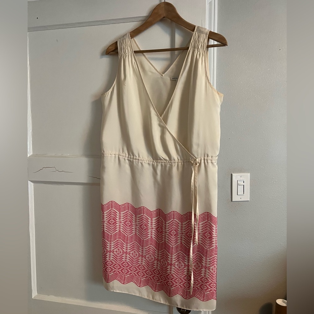 Off- white silk Banana Republic wrap dress size medium